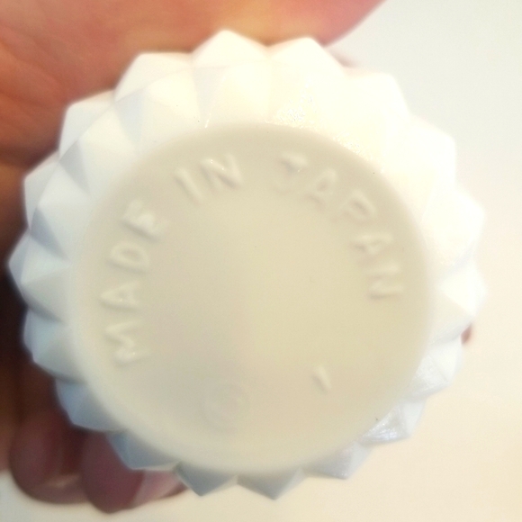 Vintage White Milk Glass Japan Hobnail Salt & Pepper Shaker Set. - Picture 6 of 7